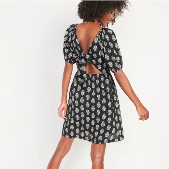 Old Navy Other - Old Navy Open Back Floral Dress